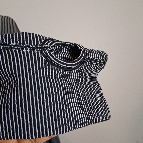 Lululemon Swiftly Tech Long Sleeve CrewWhite / White / Black (Striped) Size 4 - Picture 4 of 11